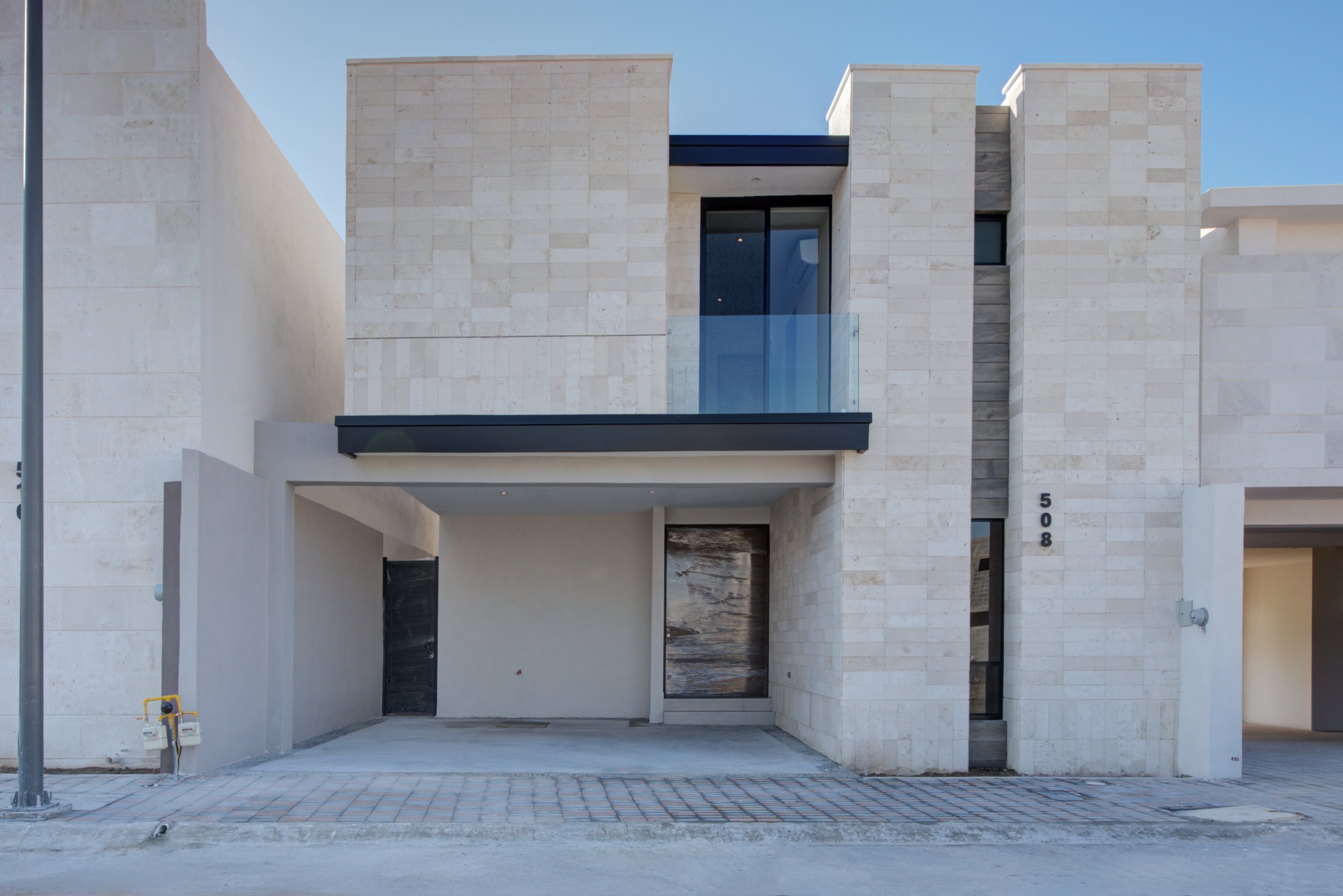 Patio trasero en vivienda residencial Acacia